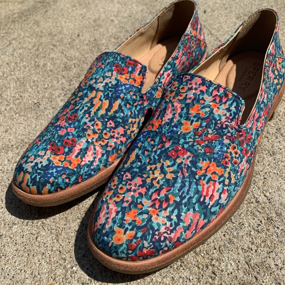 Sperry Top-Sider Seaport Levy Liberty Navy Floral Printed Canvas Loafer Size 6 - Picture 1 of 5